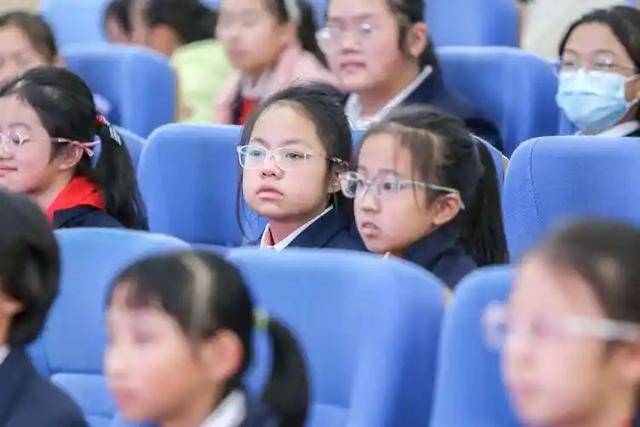 关于子宇被打脸？韩旭：不要被影响情绪和心态很多人会对她做小动作的信息